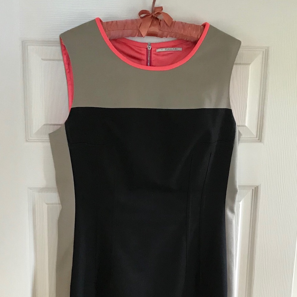 T TAHARI SLEEVELESS DRESS